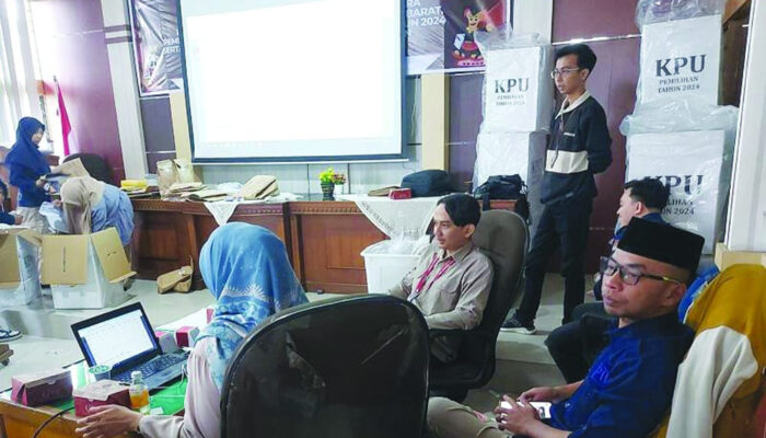 Rekapitulasi Kecamatan Hasil Pilkada Bukittinggi Berjalan Lancar