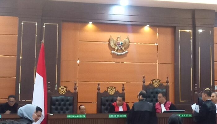 Terdakwa Kasus Dugaan Korupsi KUR Jalani Sidang Perdana di Pengadilan Tipikor Padang, PH  Akan Ajukan Eksepsi