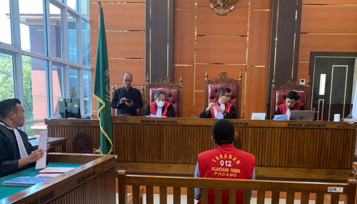 Salmen Carky, Pelaku Penusukan di Depan Kampus UNP Dituntut 12 Tahun Penjara