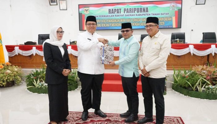 Wakil Bupati Tanah Datar Tanggapi Pemandangan Umum Fraksi-fraksi DPRD Terhadap Ranperda RPJMD 2025-2029