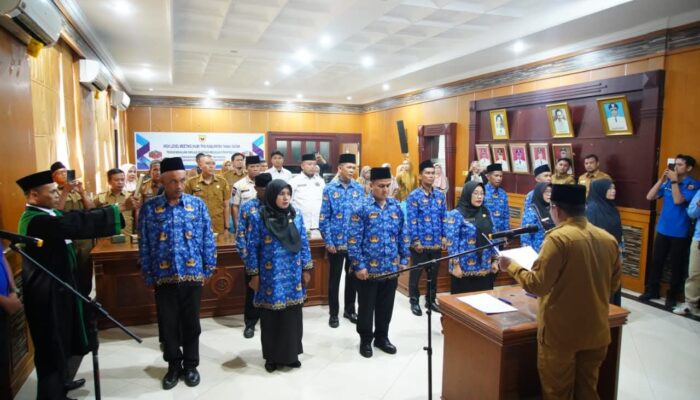 Bupati Tanah Datar Lantik 12 Pegawai Pemerintah dengan Perjanjian Kerja Formasi 2024