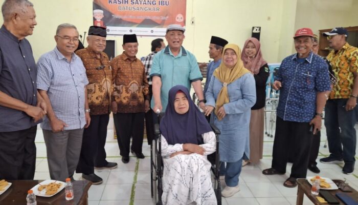 Riang Gembira Anjangsana PWRI Sumbar ke Panti Sosial Tresna Werdha Kasih Sayang Ibu