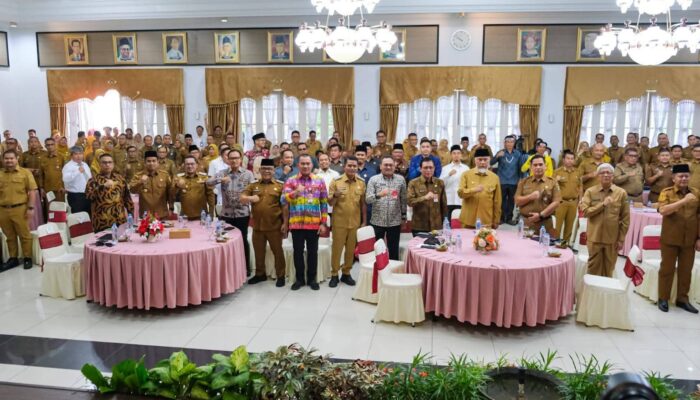 Bupati Tanah Datar Eka Putra Ikuti Rakor Penerapan Standar Pelayanan Minimal di Padang