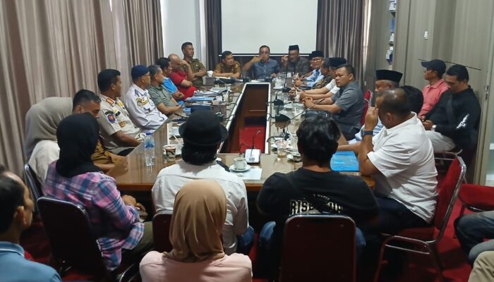 Puluhan Pedagang Kuliner Lapangan Cindua Mato Batusangkar Sampaikan Aspirasi ke DPRD Tanah Datar