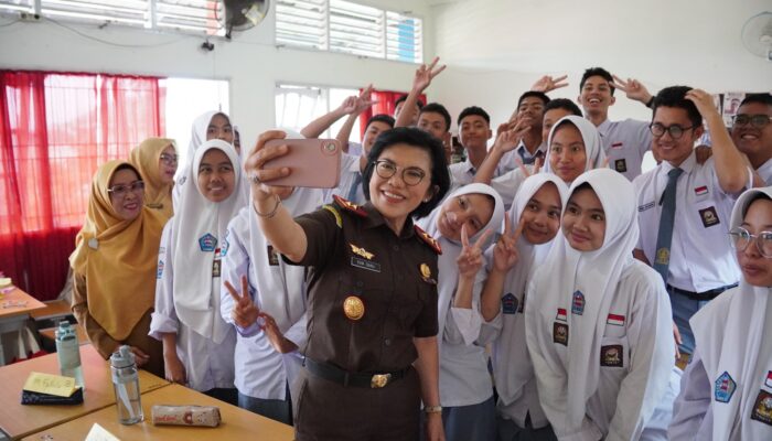 Kejati Sumbar Gelar Kegiatan Jaksa Mengajar di SMA Negeri 3 Padang