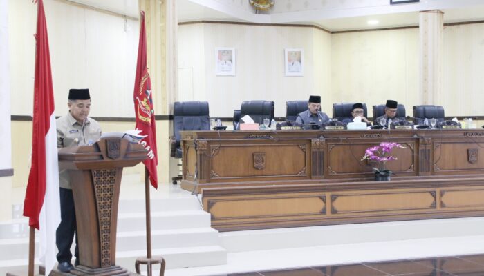 Benni Warlis Jawab Semua Pandangan Umum Fraksi di DPRD Kabupaten Agam dengan Lugas