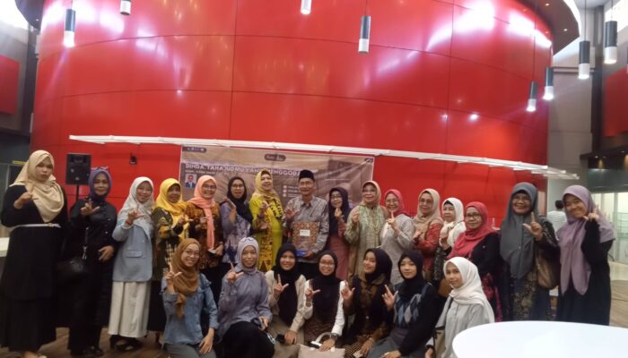 Armaidi Tanjung Luncurkan Buku Puisi “Dinda, Tahajudmu yang Menggoda” di Padang