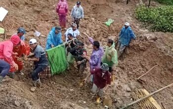 Bantu Evakuasi Korban Longsor di Jembatan Kembar Silaiang Bawah, Dua Personel TNI AD Hilang Kontak dan Satu Lagi Ditemukan Tewas