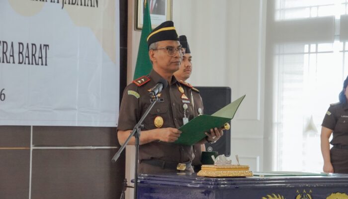 Kajati Sumbar Lantik Asisten Tindak Pidana Umum dan Kajari Tanah Datar