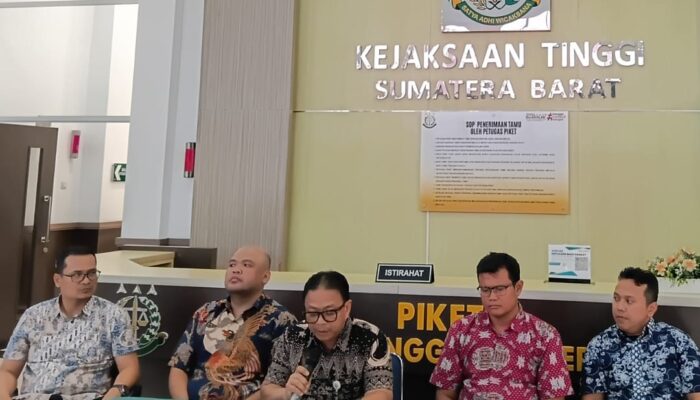 Kejari Mentawai Tetapkan Dua Orang Dewan Pengawas Perusda Kemakmuran Sebagai Tersangka Korupsi