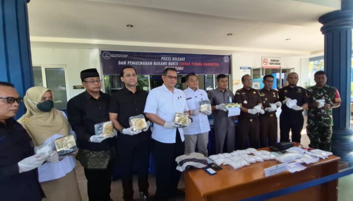 BNNP Sumbar Musnahkan Sekitar 12 Kg Sabu Hasil Pengungkapan Dua Jaringan Besar