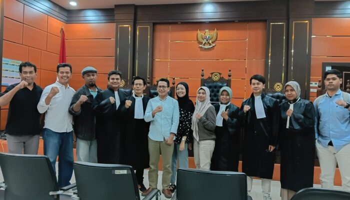 Jelang Masuknya Waktu Berbuka Puasa, Hakim Tipikor Pengadilan Negeri Padang Vonis Bebas Teddy Alfonso