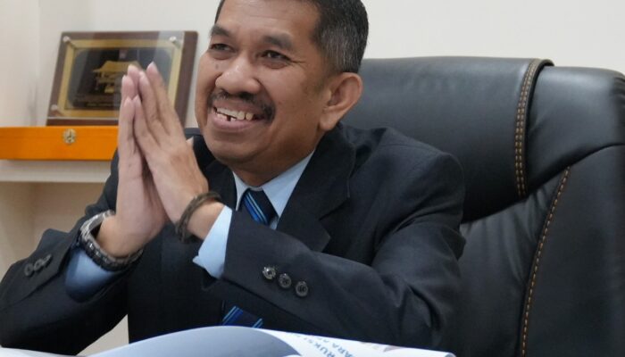 Angkat Isu Kerugian Negara dan Keadilan Ekologis, Kajari Padang Koswara Berhasil Raih Gelar Doktor