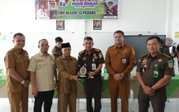 Tekan Angka Kenakalan Remaja, Kejari Padang Gelar Jaksa Masuk Sekolah di SMP Negeri 13
