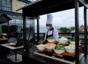 Nikmati Surga Kuliner dan Hangout di Kayu Manis Food Court, Hotel Santika Premiera Padang