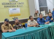 Begitu Mendarat di BIM, Tersangka Beny Saswin Nasrun Langsung Dibawa ke Kejati Sumbar Sebelum Berkasnya Dilimpahkan ke PN