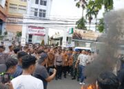 Sejumlah Mahasiswa yang Tergabung dalam SEMMI Datangi Kejati Sumbar Tuntut Tegakkan Keadilan